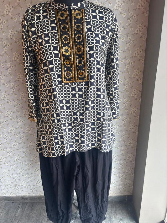 Black & White Crepe Suit with Balloon Pants